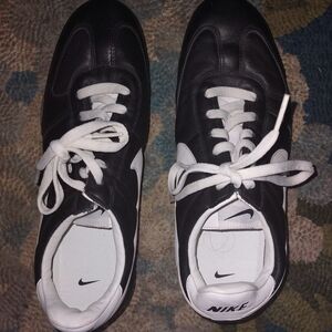 Nike Women's Black and White Sneakers